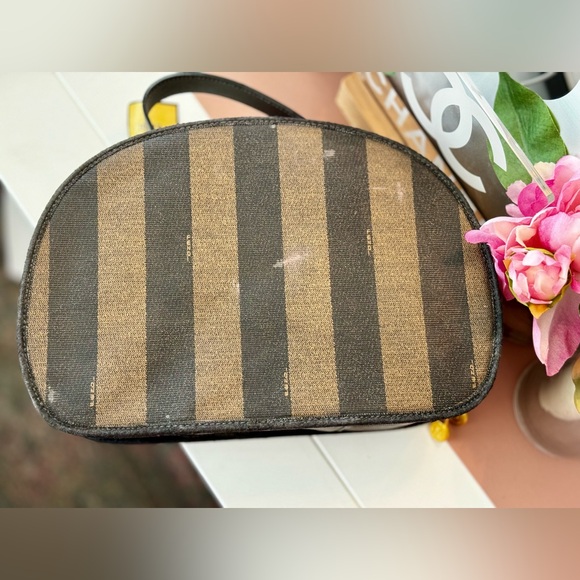 CUSTOMER APPRECIATION GIFT 💝 Vintage Fendi Cosmetic Case - Picture 5 of 13